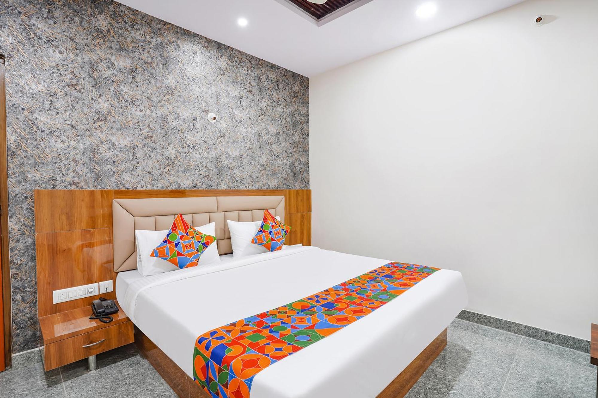 Fabhotel Platinum Palace - Nr Magadi Main Road Bengalúr Exteriér fotografie