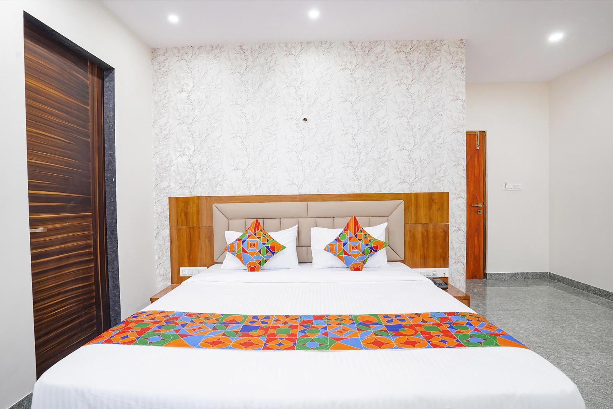 Fabhotel Platinum Palace - Nr Magadi Main Road Bengalúr Exteriér fotografie
