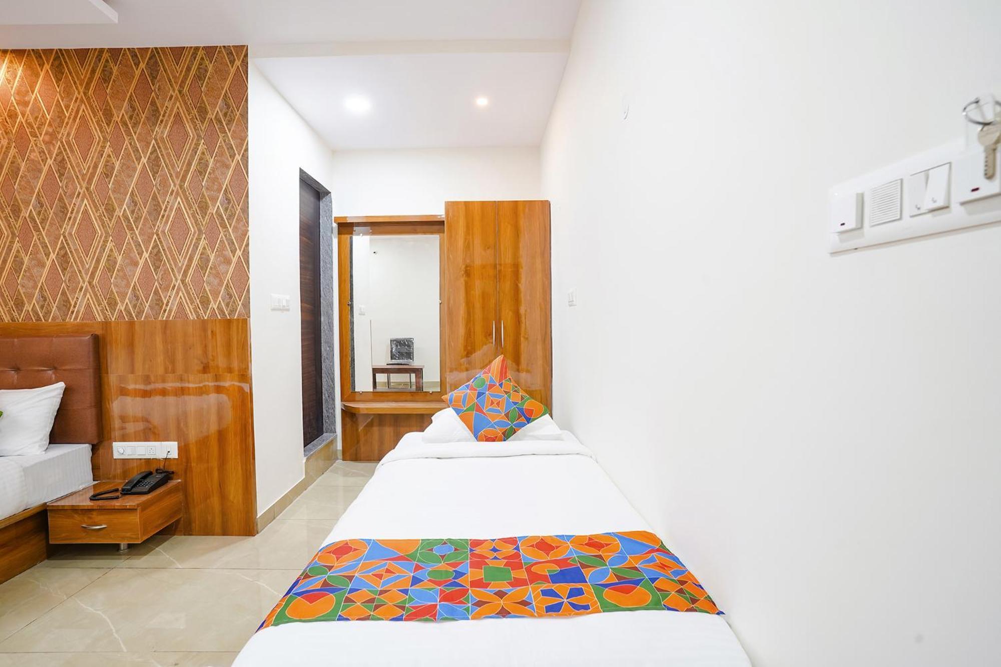 Fabhotel Platinum Palace - Nr Magadi Main Road Bengalúr Exteriér fotografie